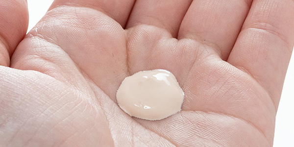 外出をしない時でも毎日日焼け止めを塗り、しっかり対策をしましょう