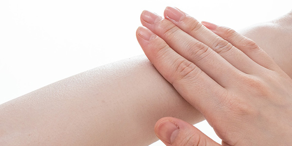 外出をしない時でも毎日日焼け止めを塗り、しっかり対策をしましょう